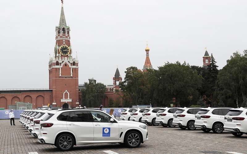 Российским олимпийцам вручили BMW X5 и BMW X3