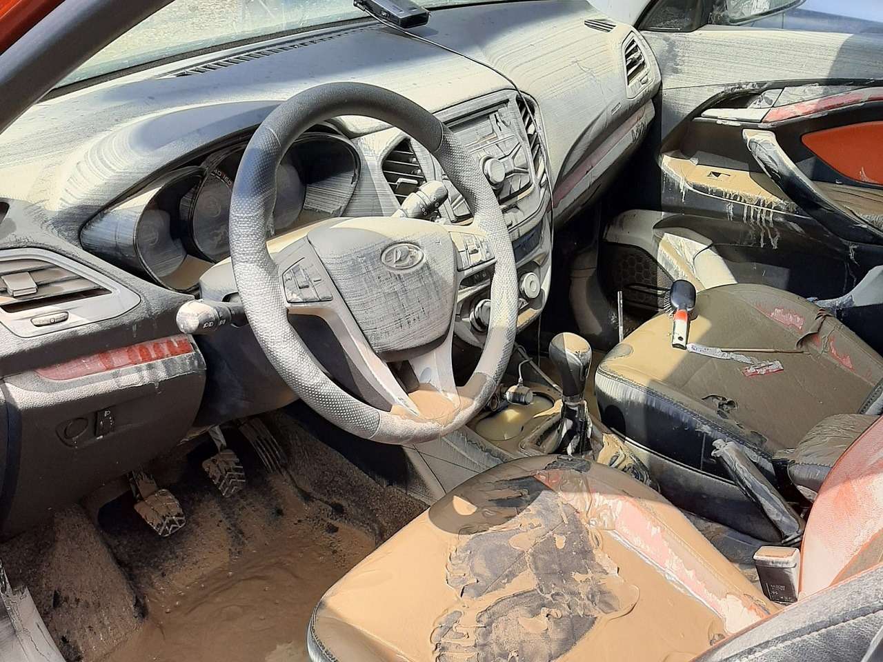 Владелец Весты показал свою машину после потопа в Краснодарском крае — фото 1260513
