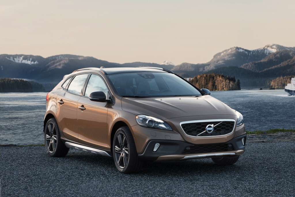 Volvo V40 Cross Country side-front view_no_copyright