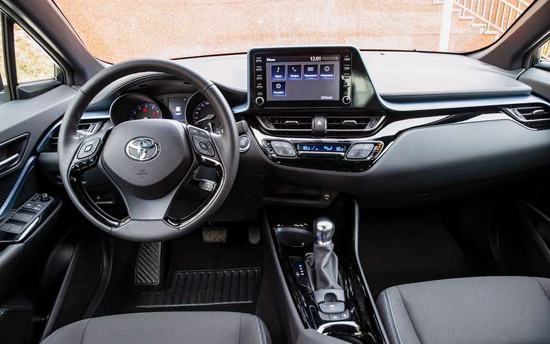 Обновленный Toyota C‑HR: все вопросы — к комплектациям!