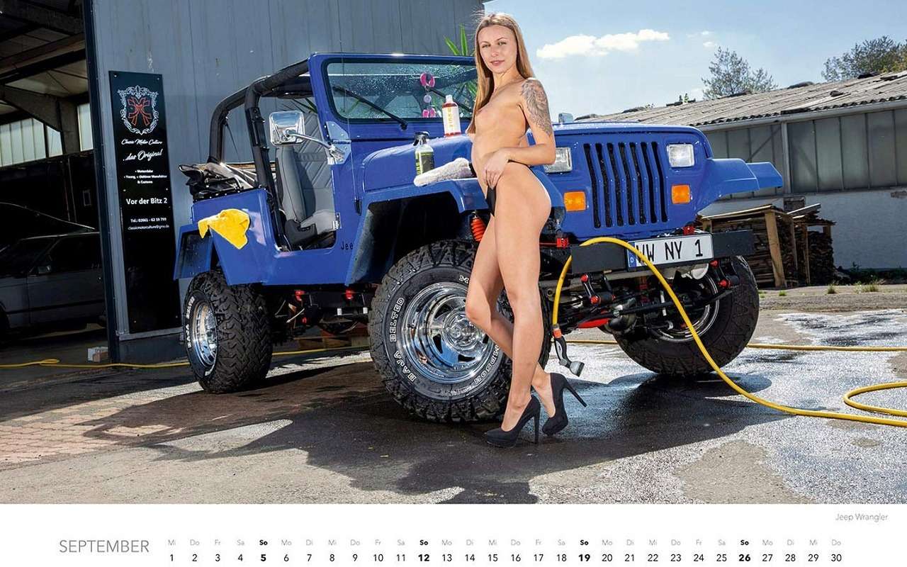 Девушки на автомойке — пожалуй, лучший календарь 2021 года — фото 1203388