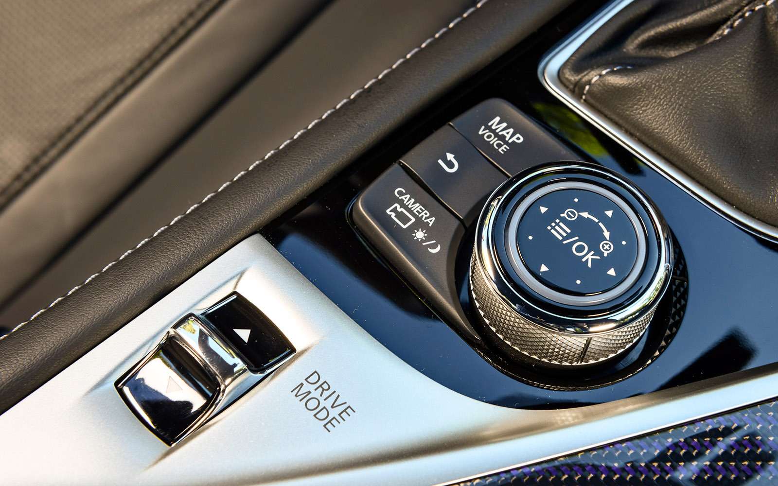 Клавиша Drive Mode Selector позволяет подогнать шасси, мотор и трансмиссию под свое настроение.