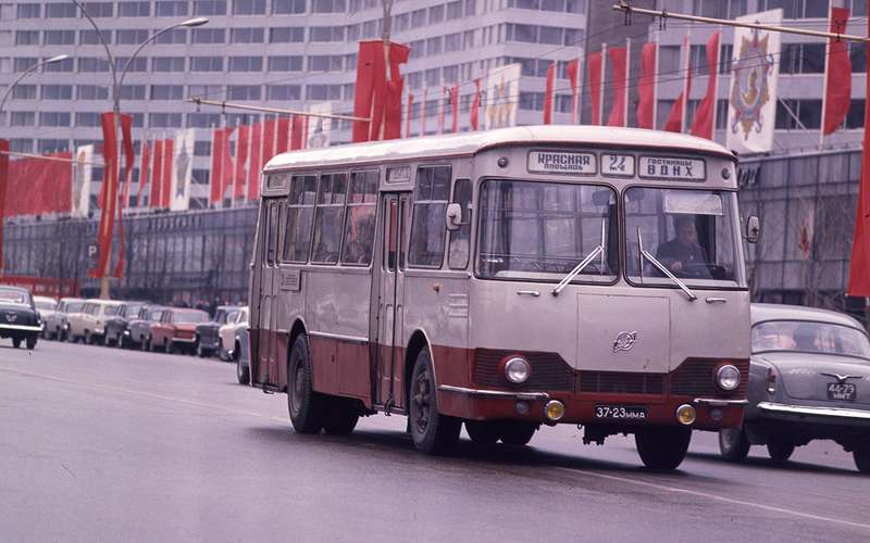 The famous Soviet centenarian LiAZ-677.