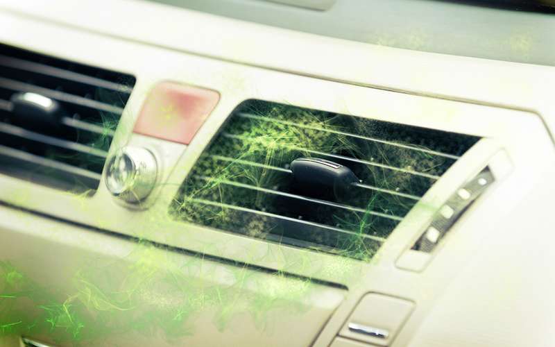 10 причин неприятного запаха в машине