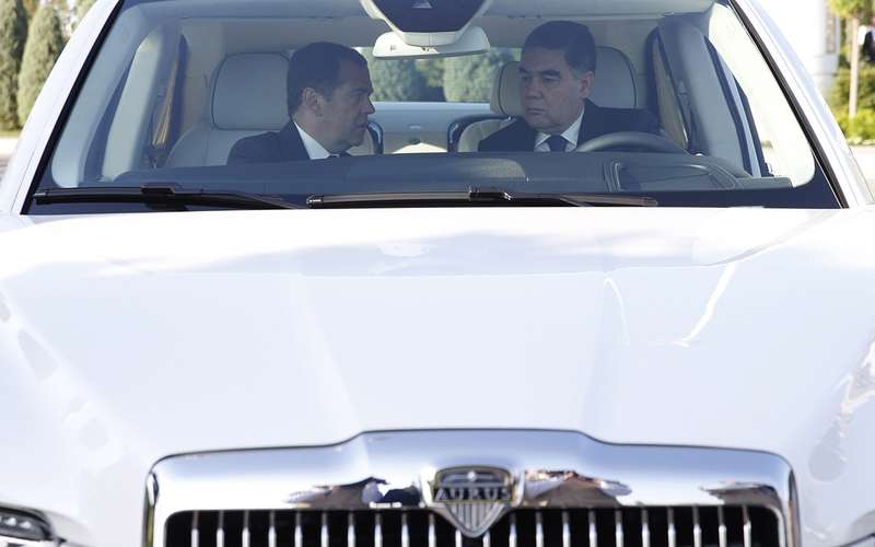 Возьму всё! Президент Туркменистана покупает линейку Aurus
