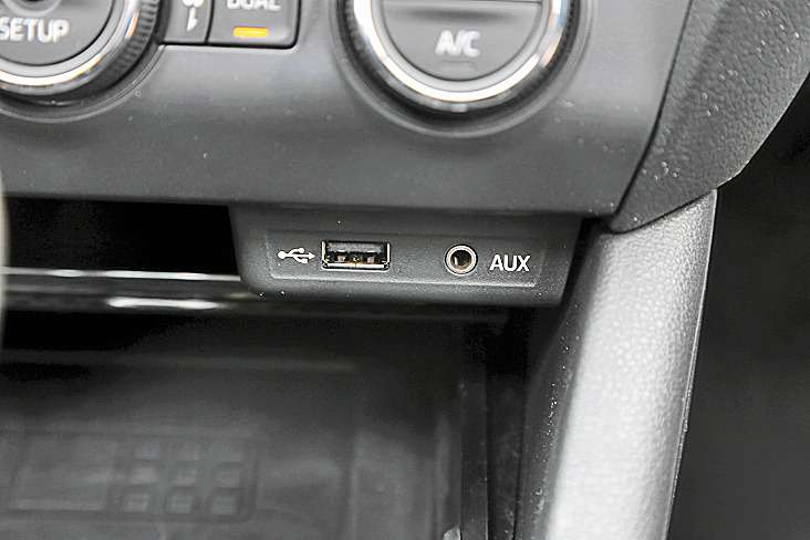 Наконец, помимо AUX-разъема, есть и USB, все под рукой, и не нужно использовать переходник от традиционного для Volkswagen Media-In-входа. 