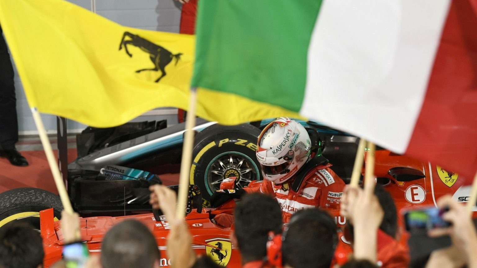 Формула 1, Гран-при Бахрейна, Себастьян Феттель, Льюис Хэмилтон, Ferrari, Mercedes