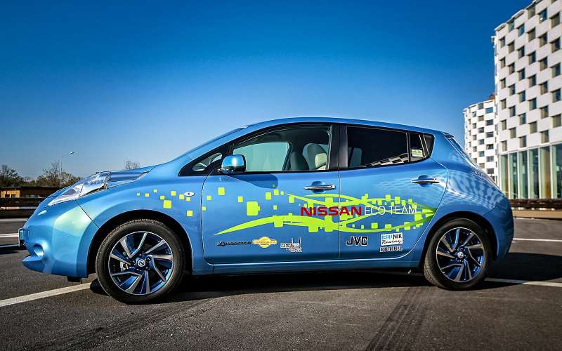 Опыты с электричеством: Nissan представил новые версии хэтчбека Leaf