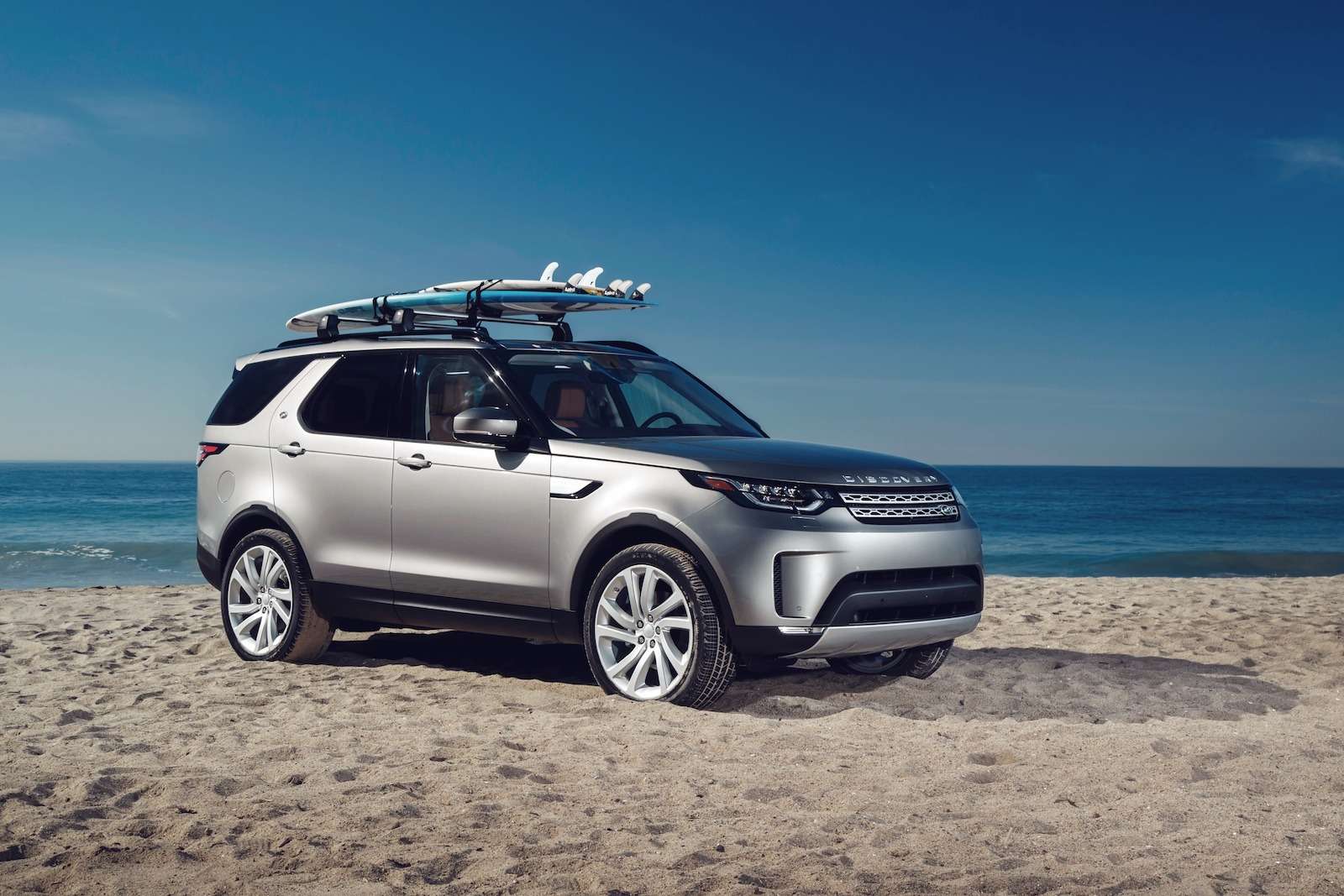 Диско уже не будет прежним: объявлены цены нового Land Rover Discovery — фото 676025