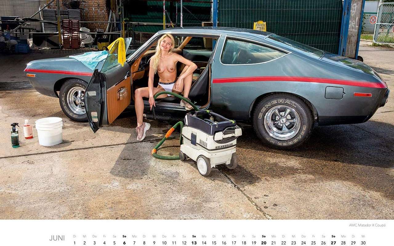 Девушки на автомойке — пожалуй, лучший календарь 2021 года — фото 1203385