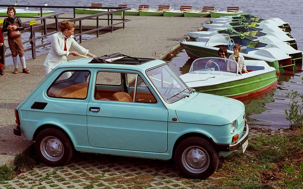 Fiat 126 – заднемоторный компакт с базой всего 1840 мм и моторами 0,6– 0,7 л мощностью 24–26 л.с. В Италии автомобиль делали с 1972 по 1980 год, а в Польше – вплоть до 2000 года.