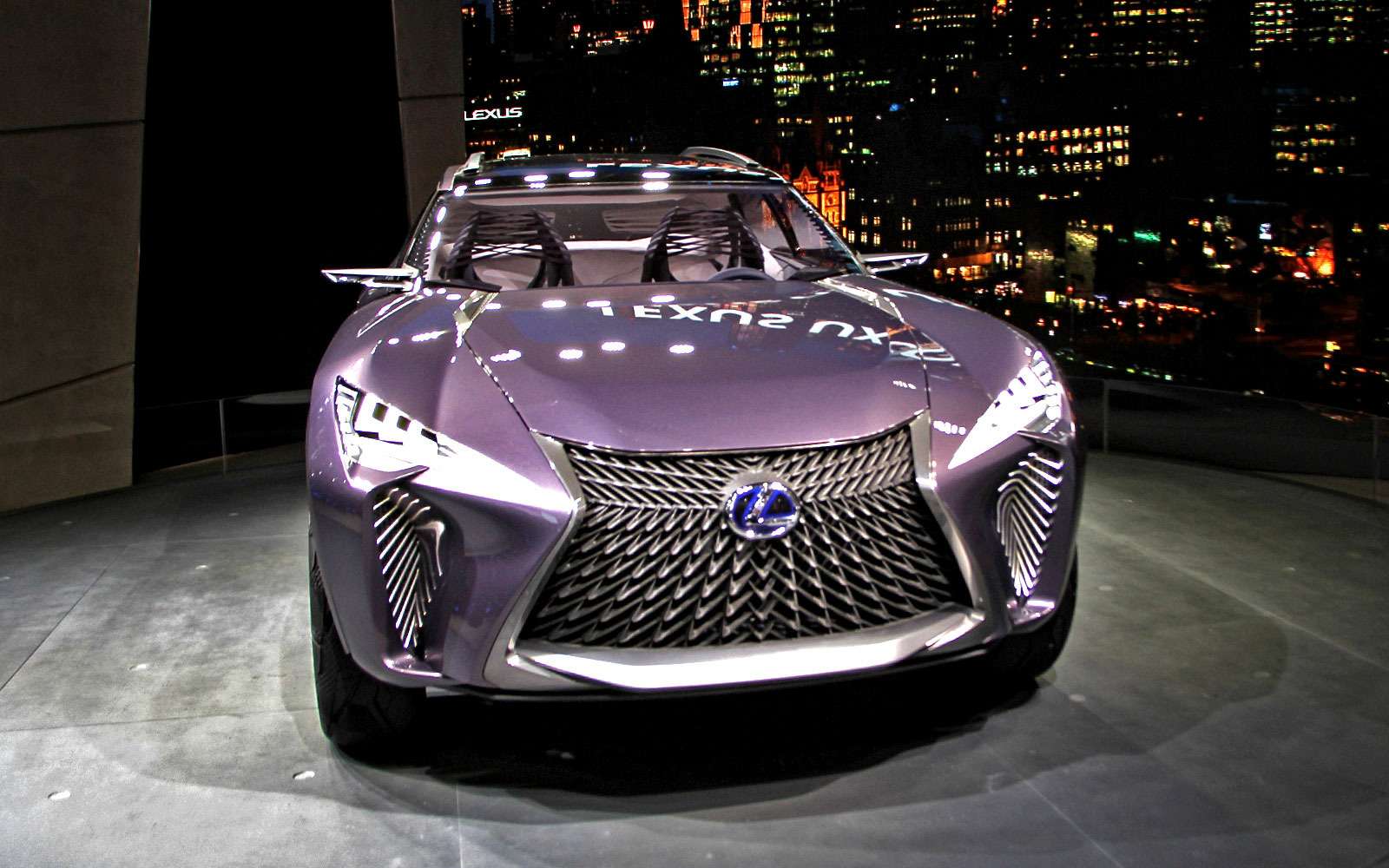 Шоу в японском стиле: Lexus UX показал Парижу, что такое настоящий концепткар — фото 641818