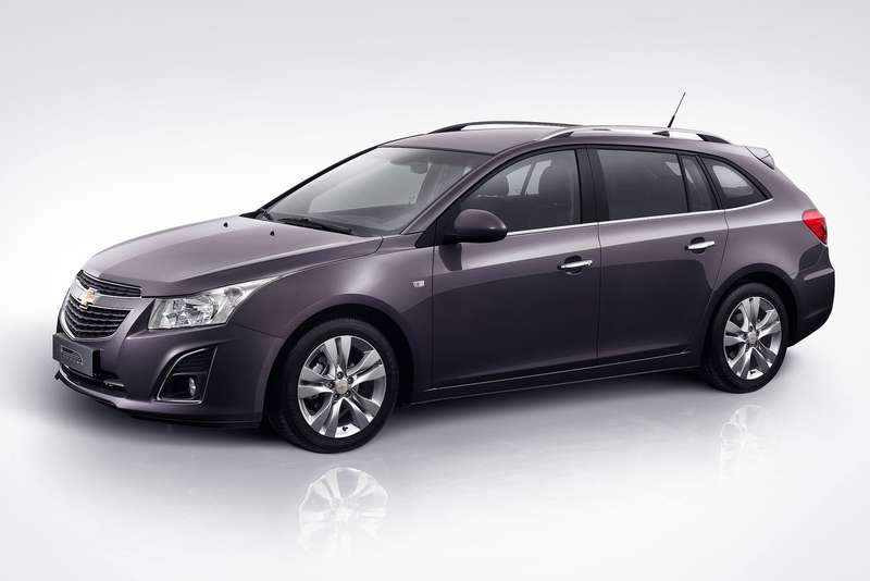 Chevrolet Cruze SW side-front view_no_copyright