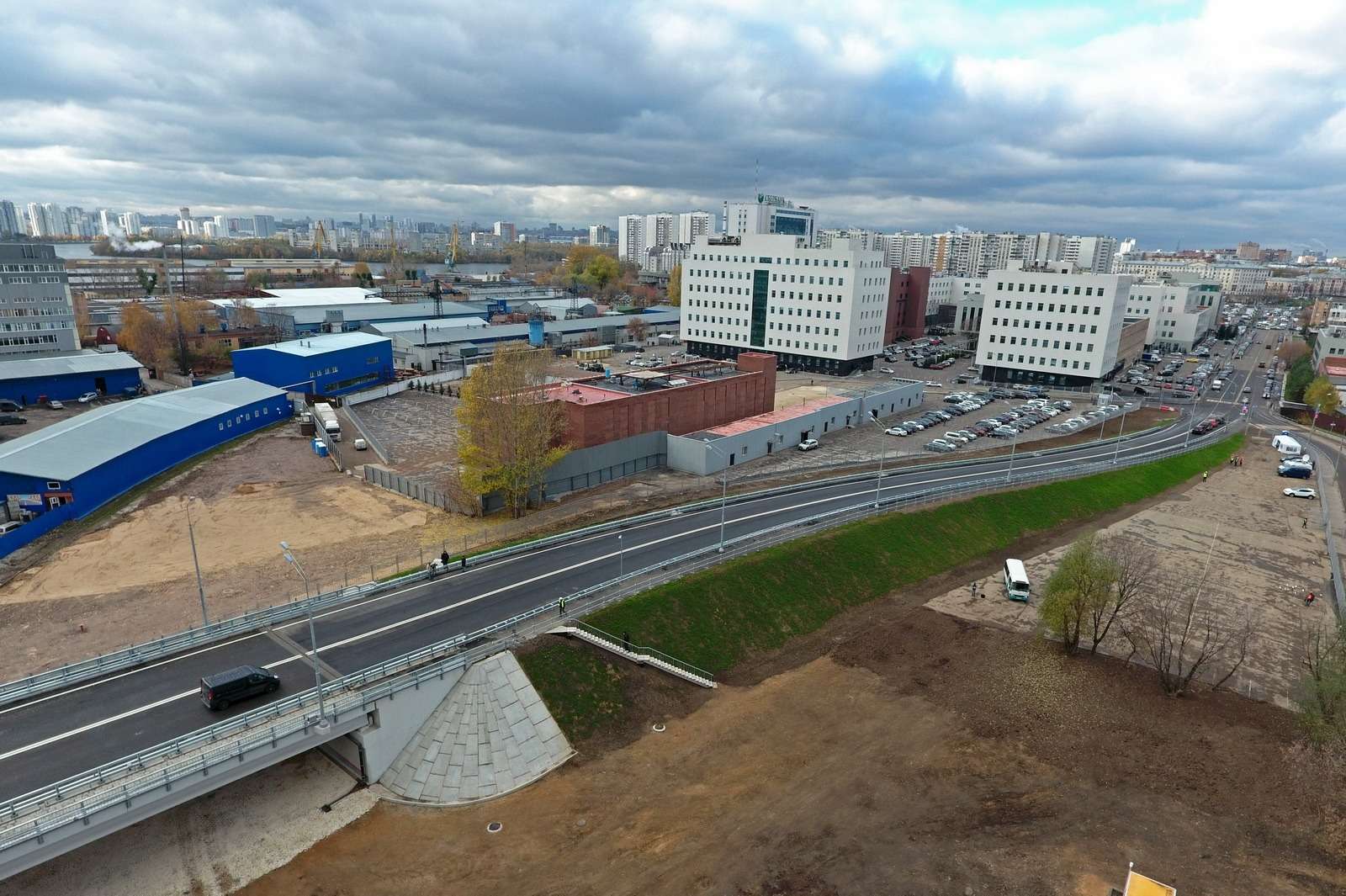 Открыли новый путепровод на юго-востоке Москвы к Печатникам — фото 808113