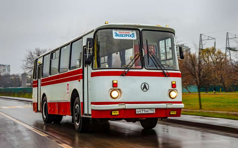 На автобусе в космос, спорткар из Запорожца... —6 странных машин СССР