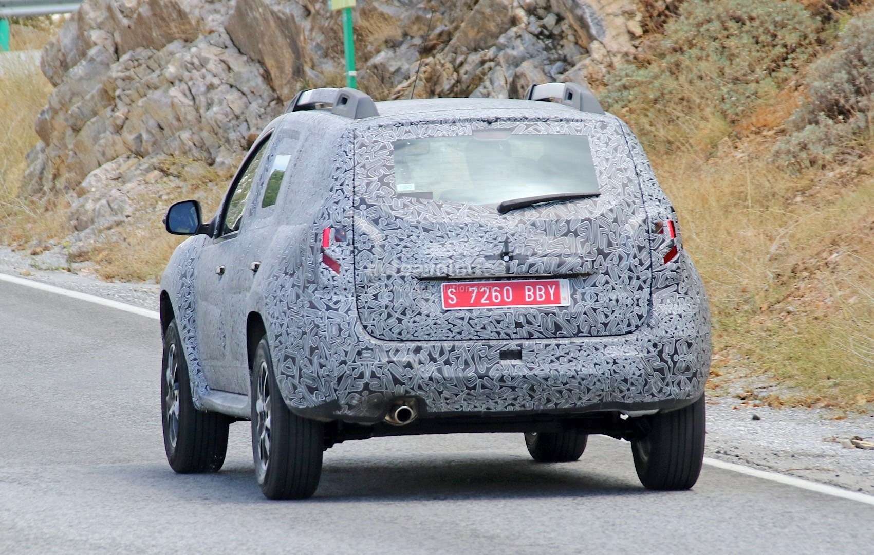 all-new-dacia-duster-caught-in-first-spyshots-plus-dacia-novelties-for-frankfurt-photo-gallery_9