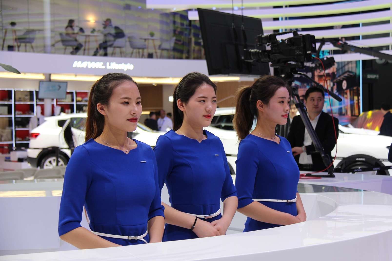 Девушки Пекинского автосалона — 2018 — фото 865599
