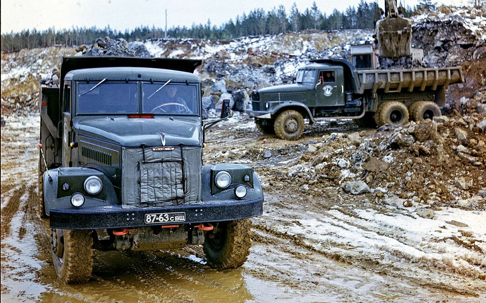 Семейство КрАЗ-256 (самосвал), КрАЗ-257 (бортовой грузовик) и КрАЗ-258 (седельный тягач)