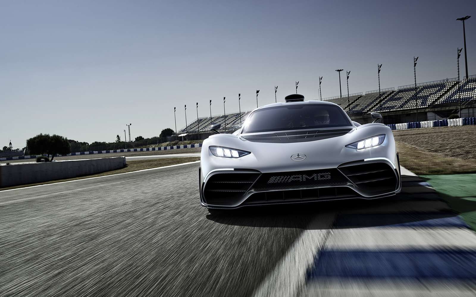 2 секунды до сотни — Mercedes-AMG Project ONE против Aston Martin Valkyrie — фото 805554