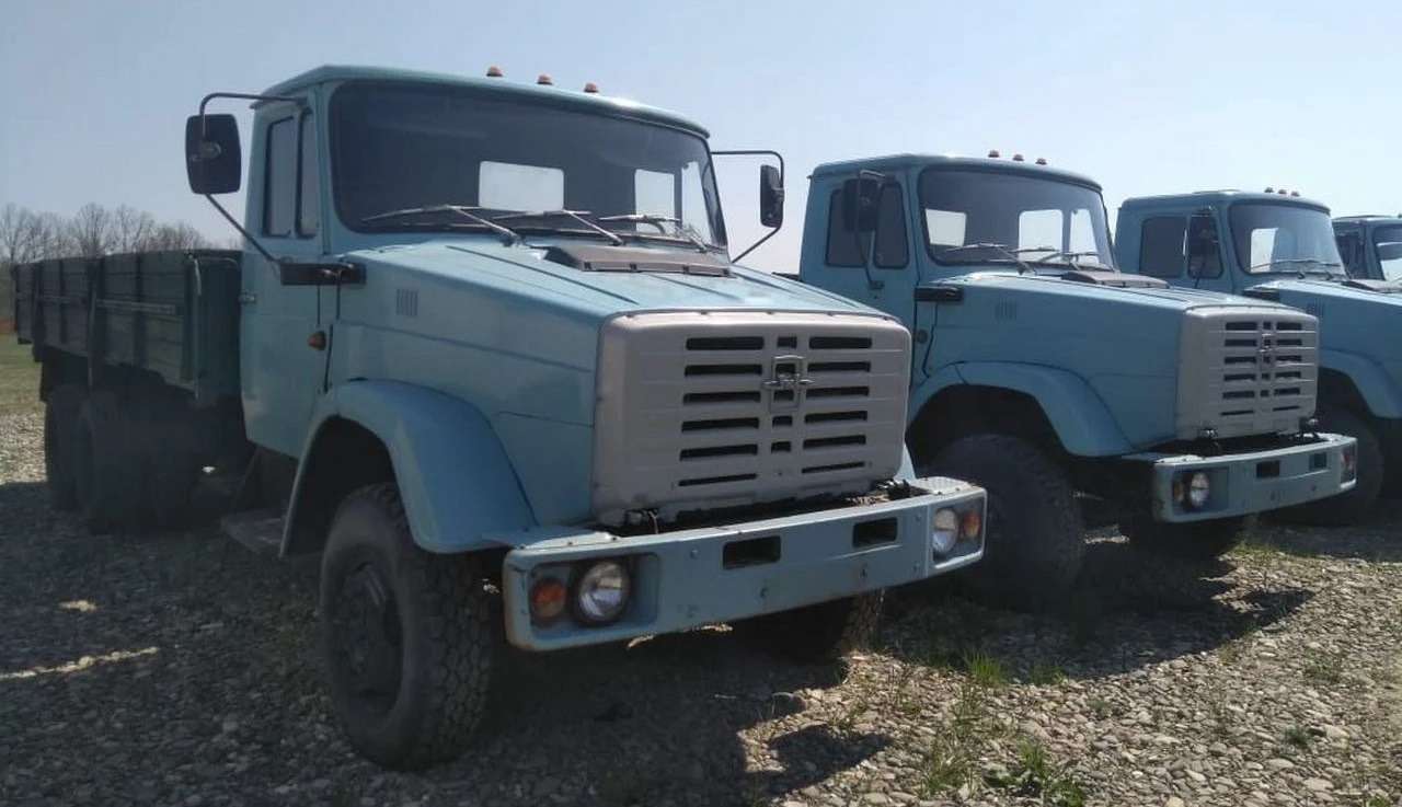 Найдена стоянка с новыми грузовиками ЗИЛ — фото 1236406