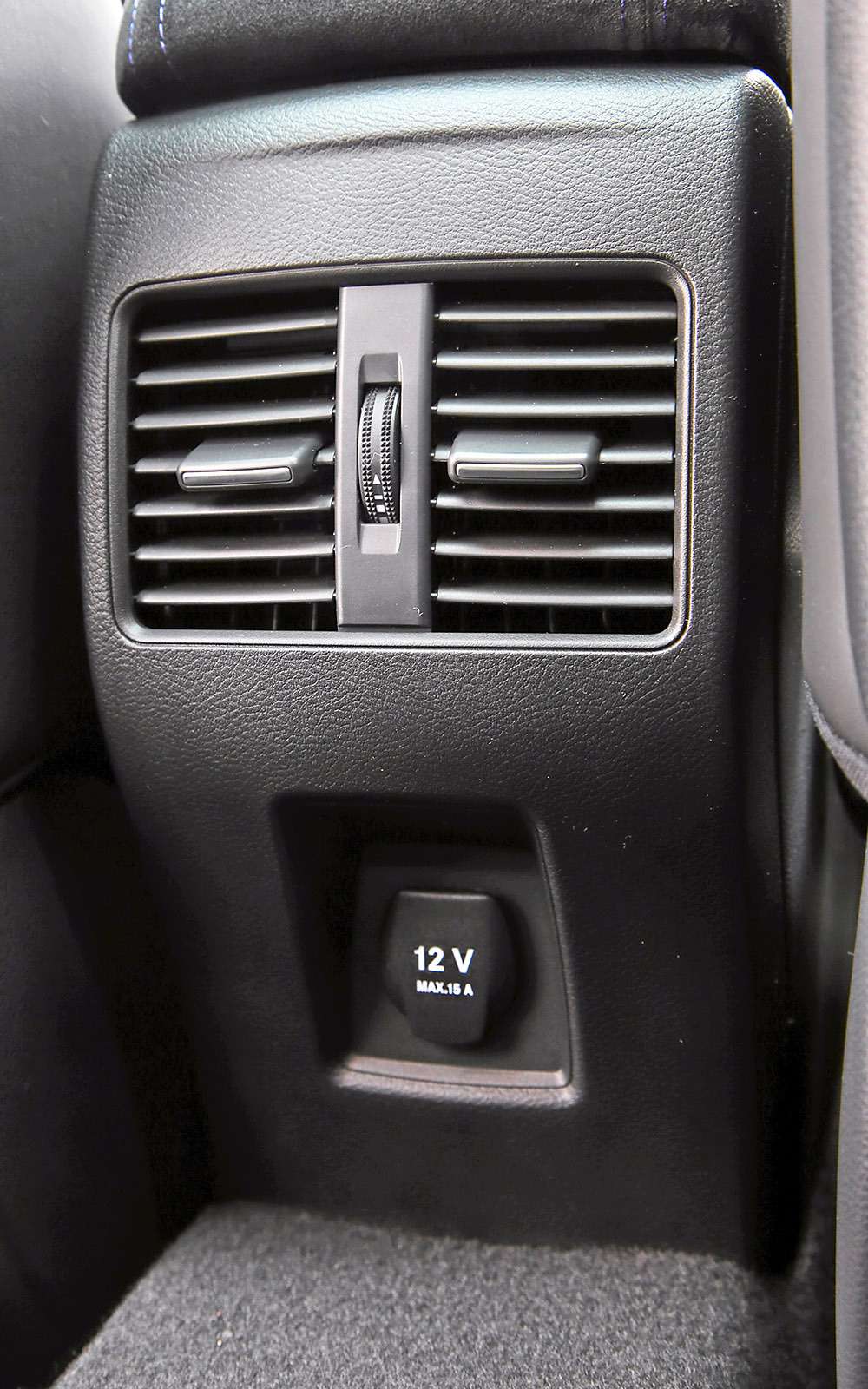 VW Golf GTI против Infiniti Q30 —  кто любит погорячее — фото 710213