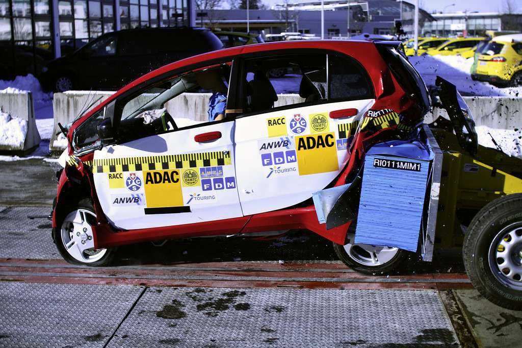EuroNCAP разбил Электрокар Mitsubishi i-MiEV 