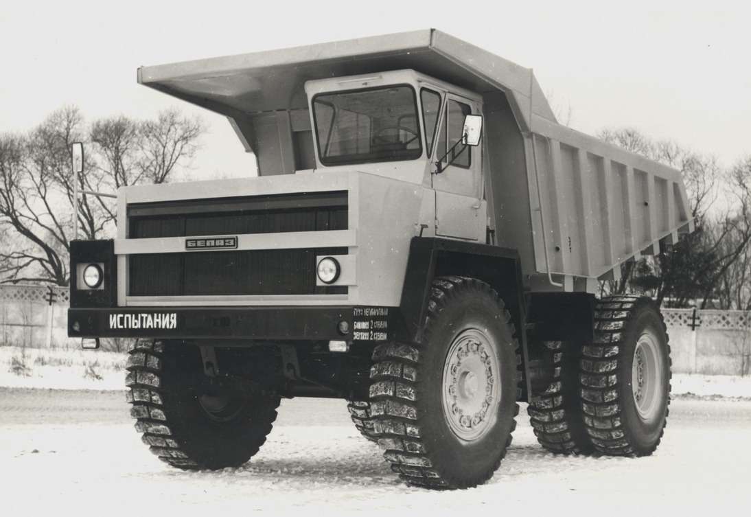 Самосвал БелАЗ-7523 грузоподъемностью 42 т — развитие БелАЗ-538А (БелАЗ-7522 — преемник 540А). В 1985 году автомобили были усовершенствованы и получили четырехзначный индекс согласно новому ГОСТу