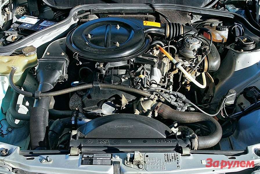 Базовый бензиновый мотор семейства W201 развивал 102 л.с. дизельный - 75 л.с. Моторный отсек - мечта ремонтника.