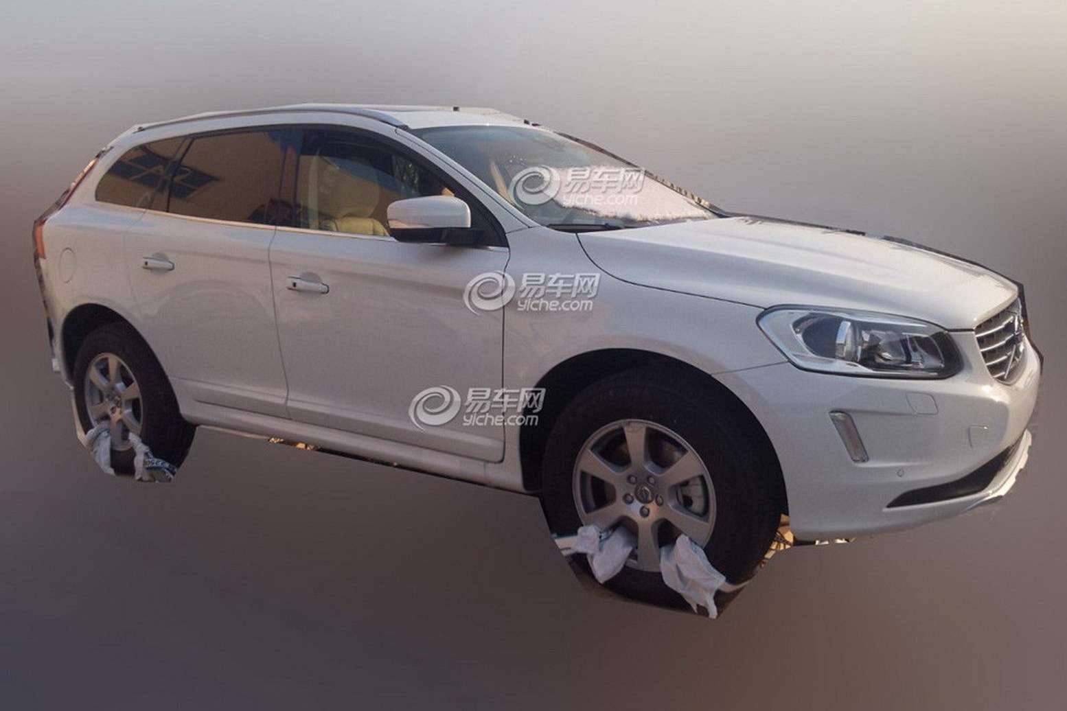 Restyled Volvo XC60 side-front view_no_copyright