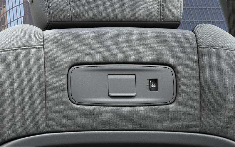 Новый Range Rover Evoque: от предшественника только дверные петли