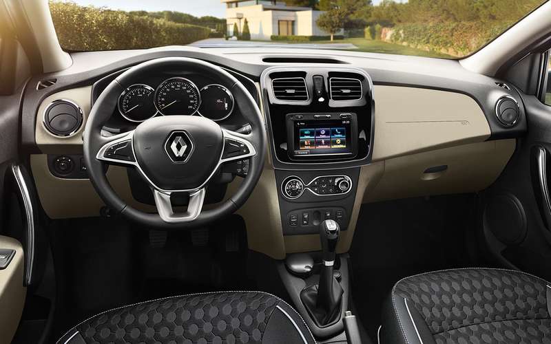 Renault рассказала об обновленных Logan и Sandero. Цены уже известны