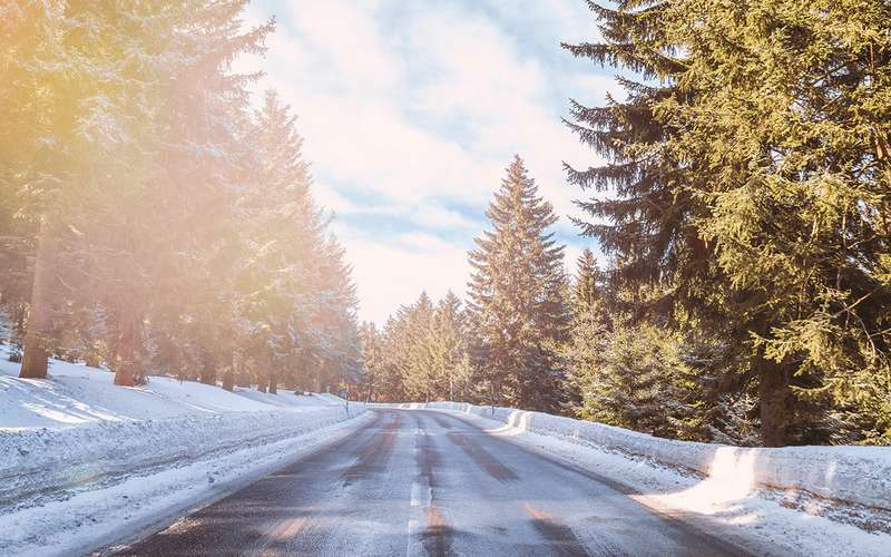 Первый снег и первый гололед — 8 простых приемов опытных водителей