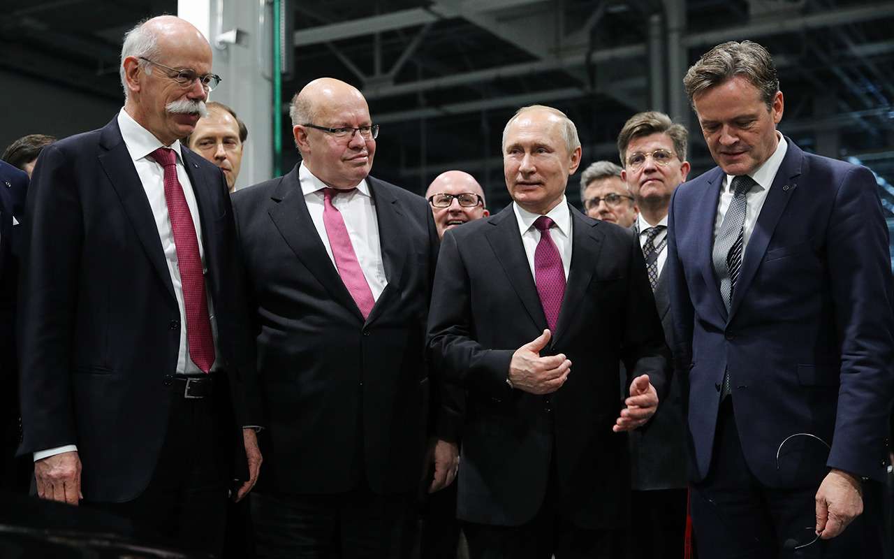 Путин открыл российский завод Mercedes-Benz — фото 963023