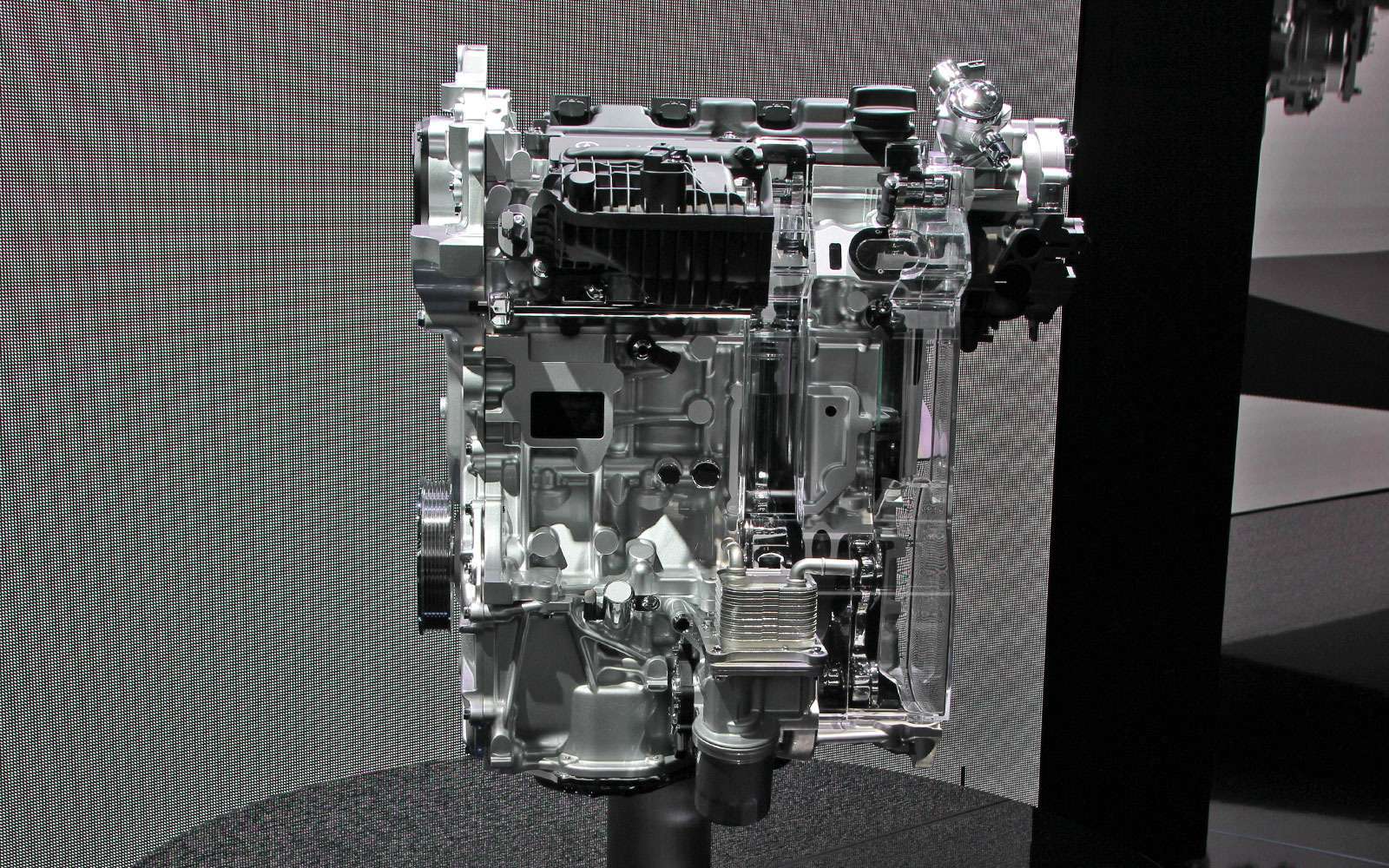 Шок-концепты: Infiniti показала кроссовер и революционный двигатель — фото 642359