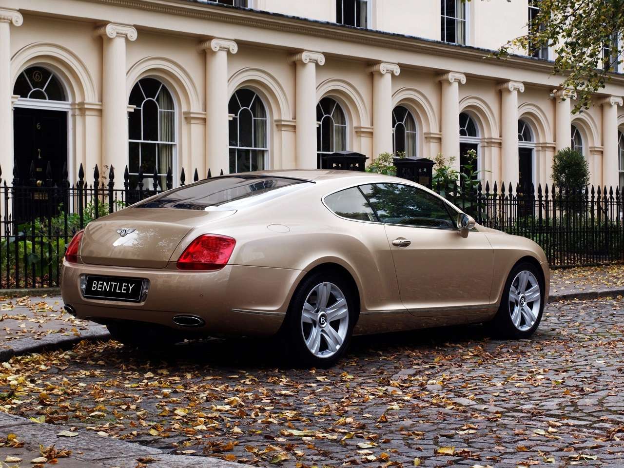 Роскошь недорого: как выбрать Bentley с пробегом (и не разориться потом) — фото 1242684