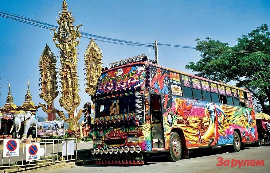 Тайский автобус — это всегда шедевр декора.