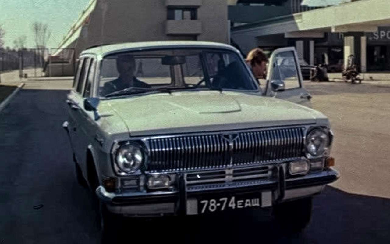 «Кольцо из Амстердама», режиссер Владимир Чеботарев, 1982 год. Редкий случай, когда ГАЗ‑2402 сыграл роль частного автомобиля.