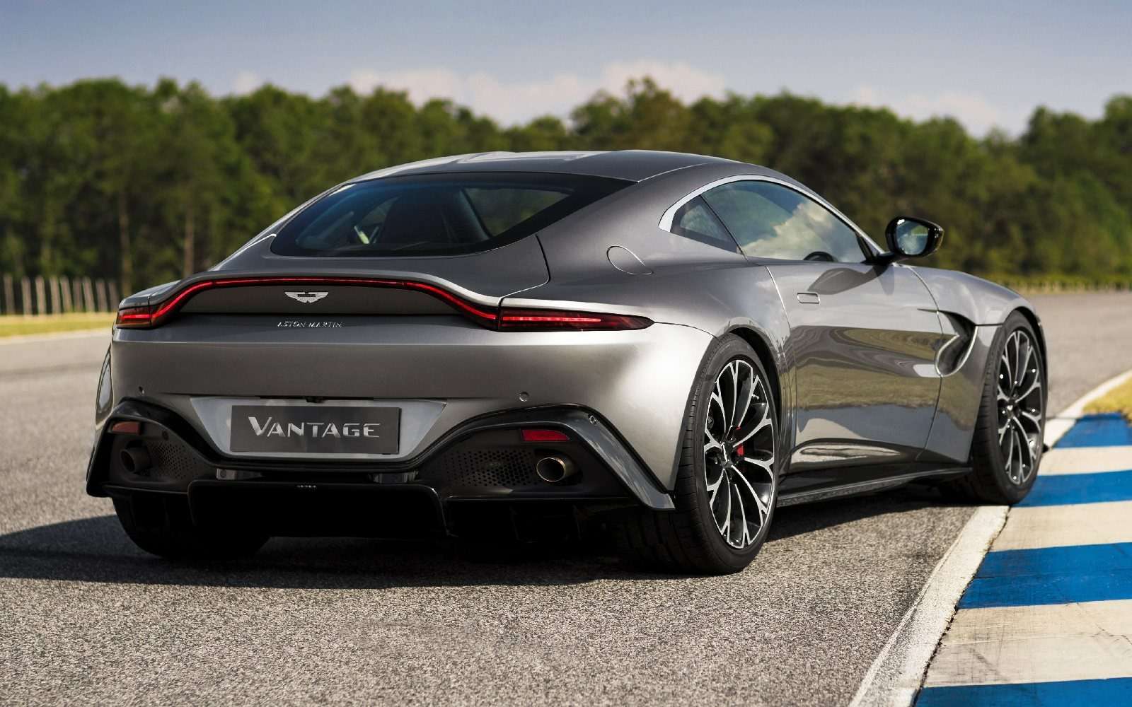 Проверено Джеймсом Бондом: представлен новый Aston Martin Vantage — фото 818863