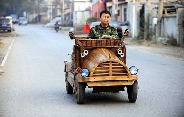 Китайский плотник смастерил автомобиль из дерева