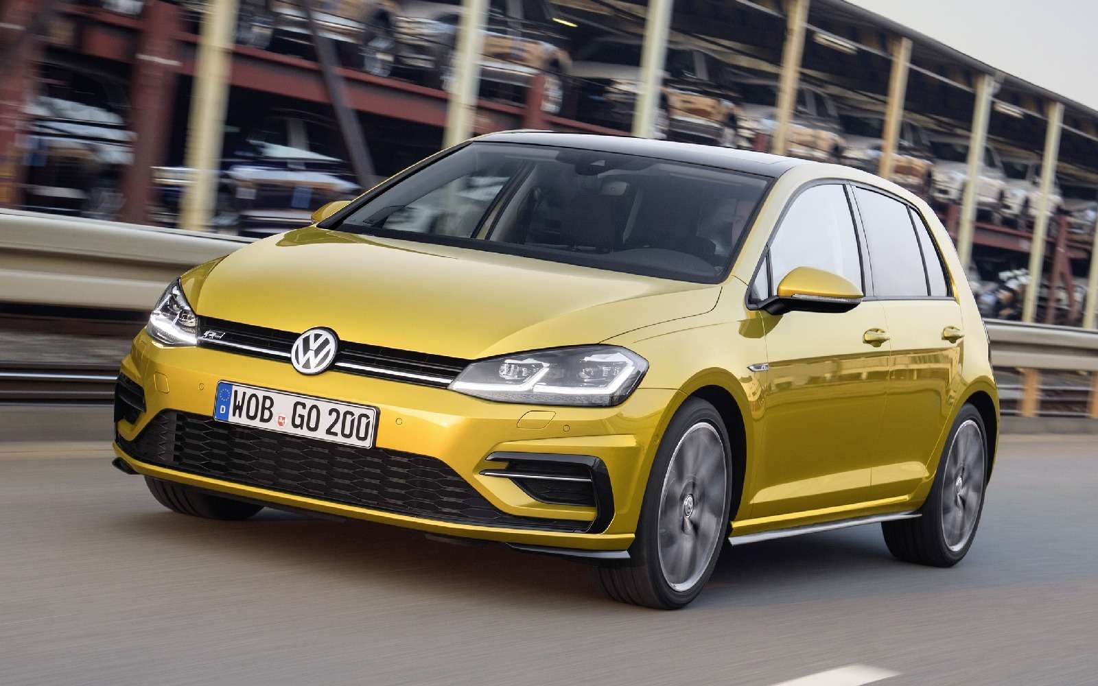 Дальнейшая оцифровка: Volkswagen представил обновленный Golf — фото 661694