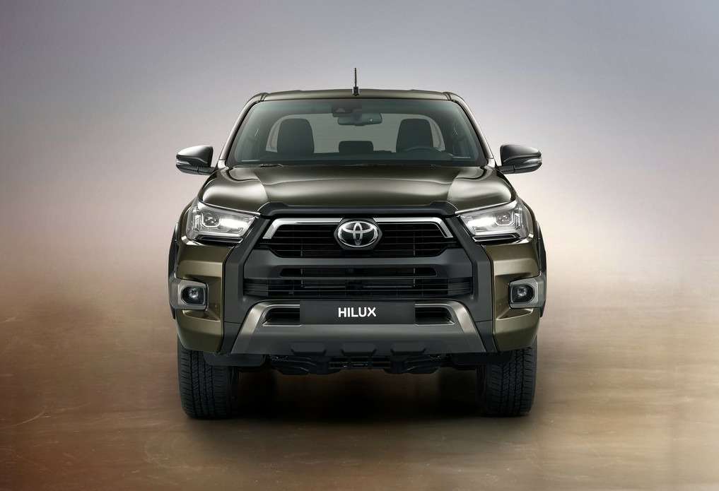 Обновления Toyota Hilux: другой двигатель и решетка — фото 1138116
