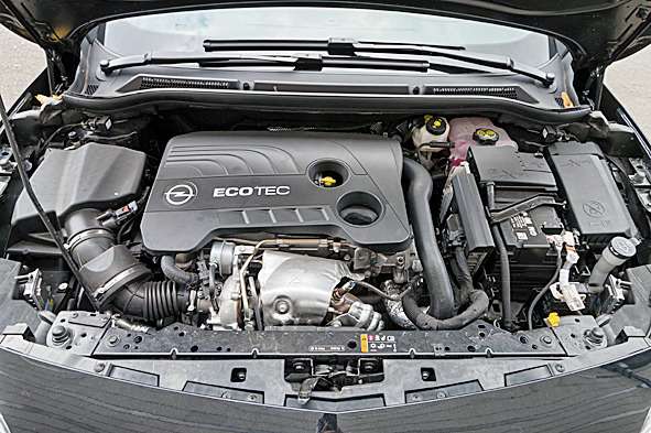 200-сильный турбомотор 1.6 Ecotec – самый мощный в линейке, если не считать OPC-версию (280 л.с.)