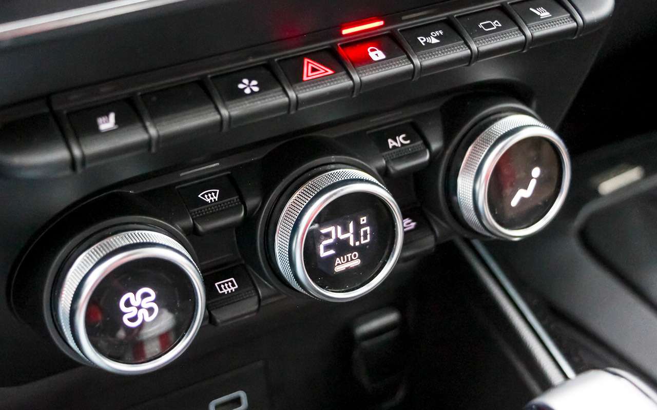 Однозонный климат-контроль осенью работал неадекватно – даже при выставленных 24 градусах в машине порою было холодно.