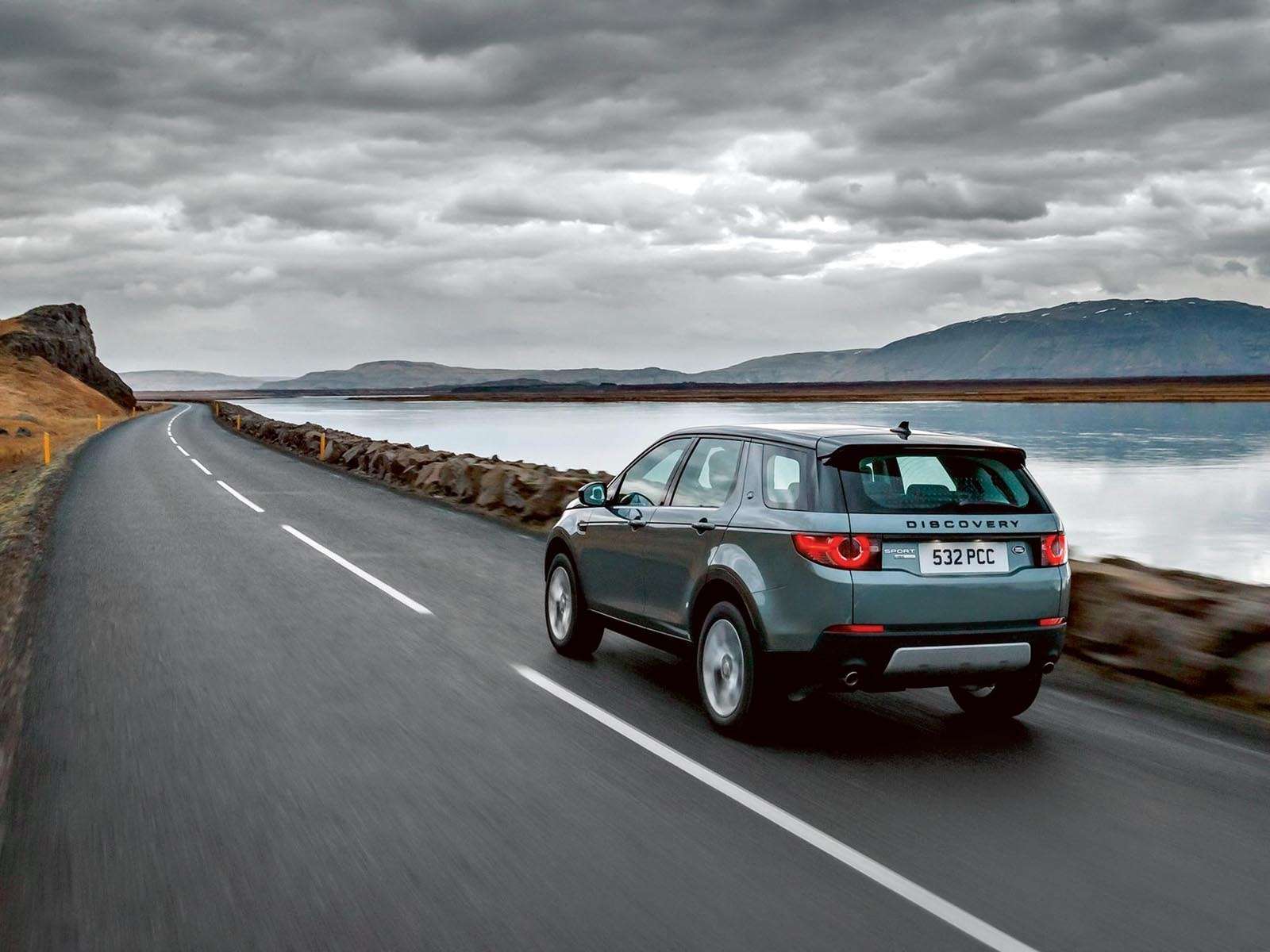 Land_Rover-Discovery_Sport_2015_1600x1200_wallpaper_4a