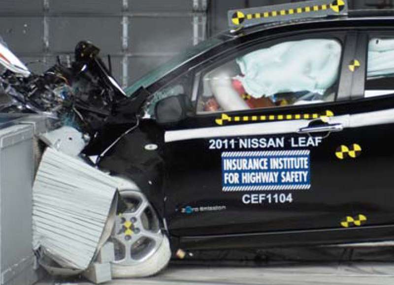 Nissan Leaf во фронтальном тесте